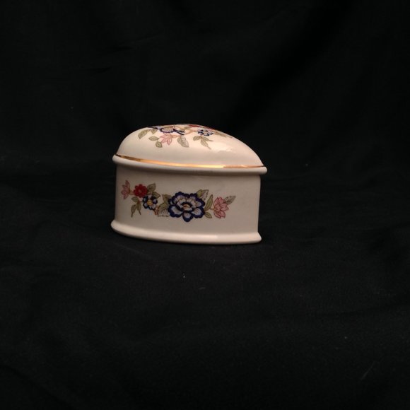 Royal Tara Bone China Heart  Lidded Trinket Box - Picture 5 of 12